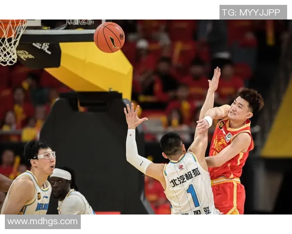 2020年CBA总决赛第三场广东队对阵北京队精彩回顾与赛后分析